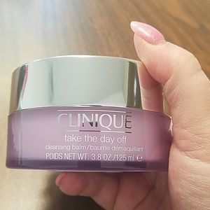Clinique take the day off